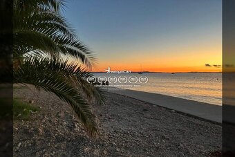 PRIVLAKA - trojizbový apartmán 20 m od mora - 14