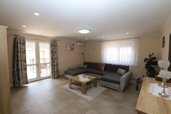 4 izbový rodinný dom so zariadením, pozemok 1174 m2 - 14