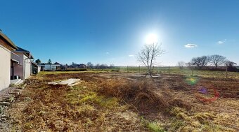 Stavebný pozemok so stavebným povolením s 2 - izbovým rodinn - 14