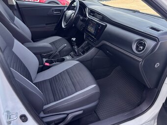 Toyota Auris 1.6 D-4D S&S Executive 9/2015 - 14