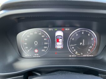 Volvo XC40 D3 Momentum A/T - 14