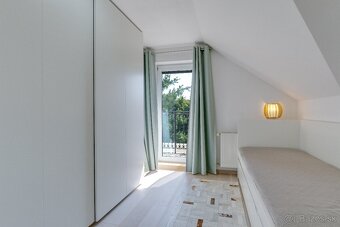 Predám štýlový 6-izbový rodinný dom blízko BA - 14