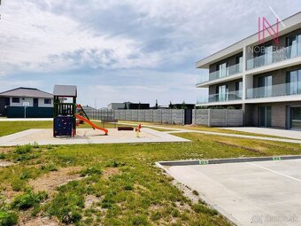 Na predaj priestranný 2 izbový byt s veľkou terasou a vlastn - 14