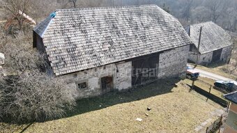 Hospodárska usadlosť s viac ako hektárovým pozemkom. - 14