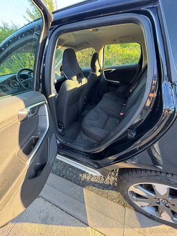 Volvo XC60 SUV D5 AWD 2.4D 151kw 2010 prvý majiteľ - 14