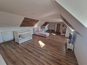 Krásny, moderný, svetlý a zaujímavo riešený dom na predaj - 14