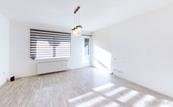 NOVÁ CENA rodinný dom s 2 bytovými jednotkami + bazén - 14