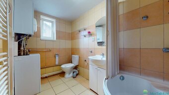 Rezervované, Rodinný dom so záhradou, 8 izieb, 1013 m2, Dvor - 14
