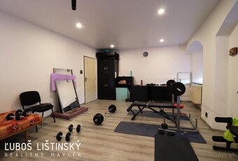 Dvojpodlažná prevádzková budova s veľkou garážou, Hôrka - 14