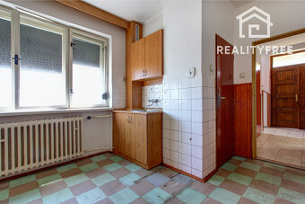 Na predaj: 4 izbový rodinný dom na pozemku 481 m², obec Dobr - 14