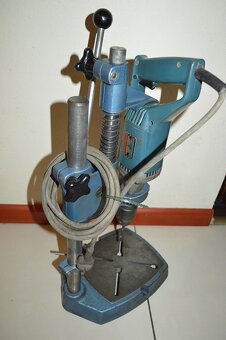 predam masivny liatinovy stojan s vrtackou B&D - 14