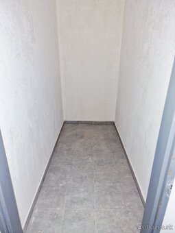 NOVOSTAVBA - PREDÁM 3 IZBOVÝ BYT S VEĽKOU LOGGIOU - 14