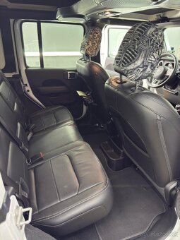 Predám Jeep Wrangler SAHARA 2.0T 4x4 DPH - 14