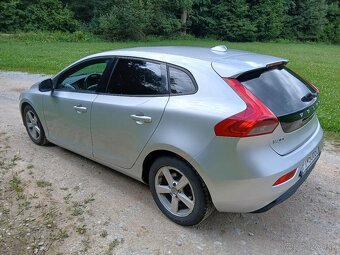 VOLVO V40 D2 - 14
