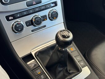 Volkswagen Passat Kombi 2,0TDI TOP výbava - 14