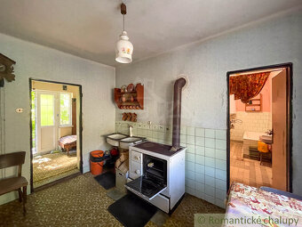 Usadlosť s vidieckym domom na polosamote v okolí Štiavnick - 14