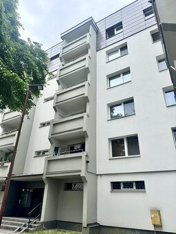 Prenájom 1-izbového bytu s lóggiou v LC - 14