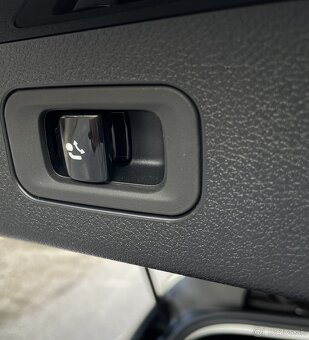 Mercedes-Benz E trieda Kombi 300De 4MATIC 4X4 Plug-IN Hybrid - 14