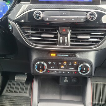 FORD Kuga PHE ST-Line X - 14
