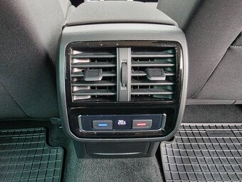 Volkswagen Passat Variant 1.5 TSI ACT Elegance DSG - 14