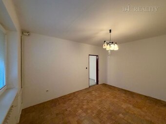 3 izbový tehlový byt, 72 m2 + presklená lodžia a balkón, vla - 14