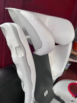 Autosedačka Römer Kidfix SL – červená, vo výbornom stave - 14