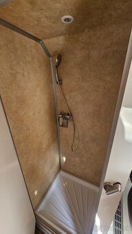 2017 velmi pěkná vestavba obytné auto karavan VAN - 14