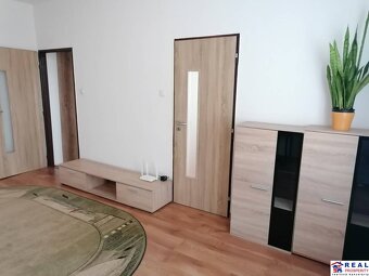 ŠTÚROVA: VOĽNÝ 2-izb. ZARIADENÝ byt, balkón, 48 m2, 1.posch. - 14