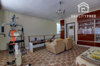 Na predaj: 3izbový rodinný dom s garážou , pozemok 757 m² -  - 14