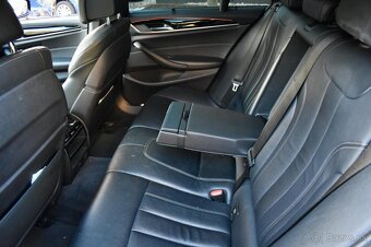 BMW 540i xDrive Touring - 14
