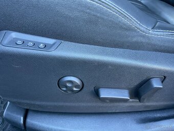 Peugeot 5008 II 1.2PT 96kW ALLURE Kůže Tažné. Navi - 14