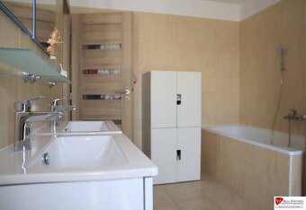 REB.sk Predaj 4 izbový dom.100 m2, pozemok 208 m2, Štúrova u - 14