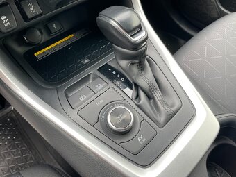 Toyota Rav4 2.5 HYBRID ČR 1.maj. Tažné - 14