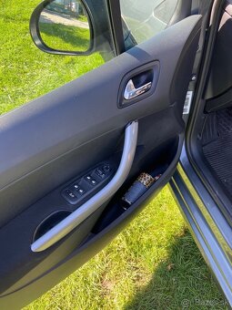 Predám Peugeot 308/110kW 1,6 benzín 1000€ súrne cena pevná. - 14