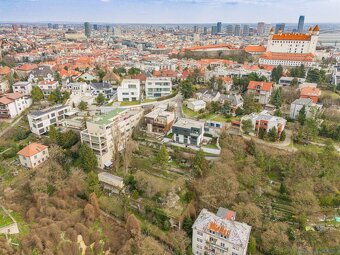 NA PREDAJ veľký 1 izbový byt s impozantnými výhľadmi na hrad - 14