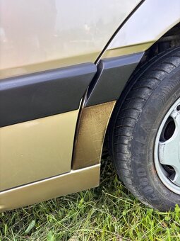 VW Passat B3 GL 1.8 benzín (zlatá farba) - 14