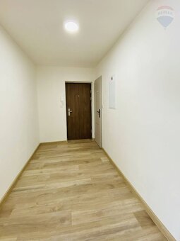 NOVOZREKONŠTRUOVANÝ 4 IZBOVÝ BYT S GARÁŽOU - 14