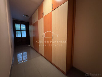 Atypický, priestranný rodinný dom v tichej časti Komárna - 14