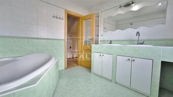 Rodinný dom - 2 samostatné byty, priestranná terasa a... - 14