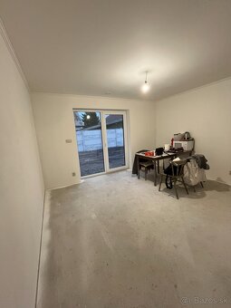 4 izbový rodinný dom, pozemok 942 m2 – 35 min. od centra BA - 14