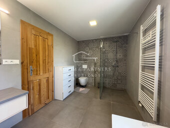 REZERVOVANÉ - Originálny rodinný dom na Leteckom poli,  Komá - 14