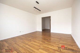 ZNÍŽENÁ CENA Na predaj nádherný 3 izbový byt, kompletná r - 14