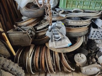 Jawa - CZ motor blok valec hlava puklica kolesá nádrž - 14