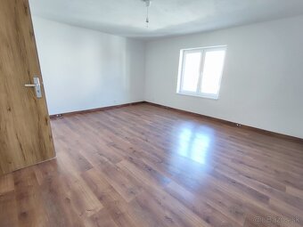 Na predaj zrekonštruovaný rodinný dom v obci Jelšovec pri Lu - 14