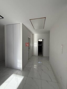 NOVOSTAVBA: zariadený BUNGALOV v obci Vieska Bezdedov (817m2 - 14