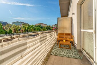 Priestranný byt s pozemkom a 2 park. miestami - 14