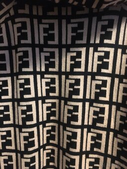 NOVÝ FENDI damsky svetrik z kapucnickou L - 14