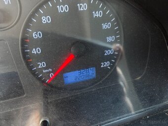 Volkswagen Caravelle - 14