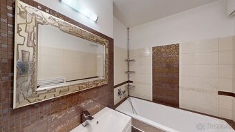 Jedinečný trojizbový byt s dvoma balkónmi v centre Malaciek- - 14