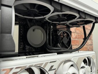 Ryzen 9 9900X3D\96GB\RTX 4090\SSD\1200W Zdroj - 14